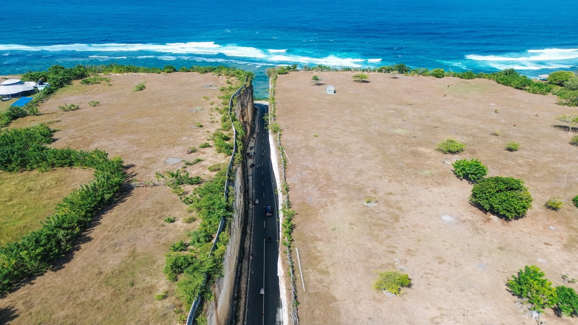 Pantai Tanah Barak (Tanah Barak Cliff)