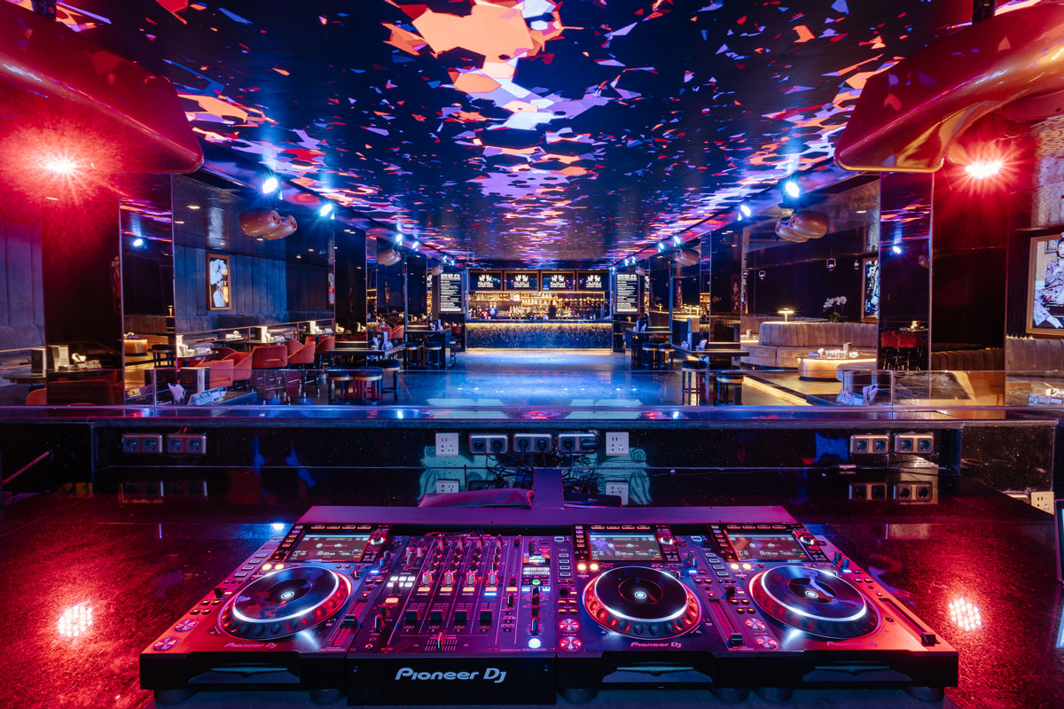 ShiShi Nightclub & Izakaya Lounge