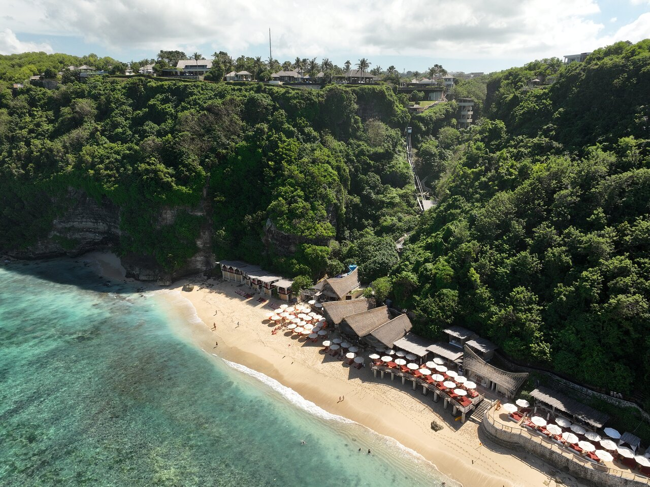 Sundays Beach Club